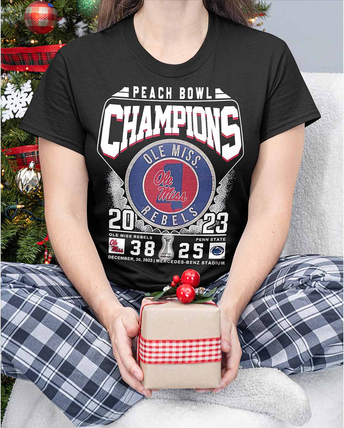 https://icestork.com/wp-content/uploads/2024/01/Peach-Bowl-Champions-2023-Ole-Miss-Rebels-38-%E2%80%93-25-Penn-State-Shirt.jpg